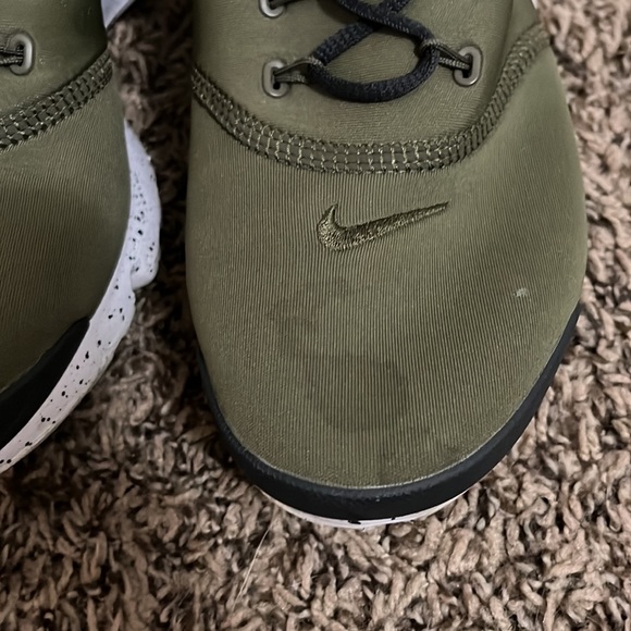 Nike shoes - Picture 4 of 12